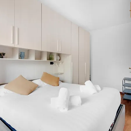 Apartment Milano-gorla M1 Moderno 10 Min Duomo Milan